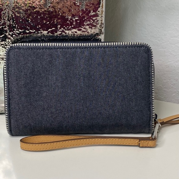 Vera Bradley Summer Vibes Zip Around RDIF Grab and Go Wristlet Chambray - Picture 2 of 7